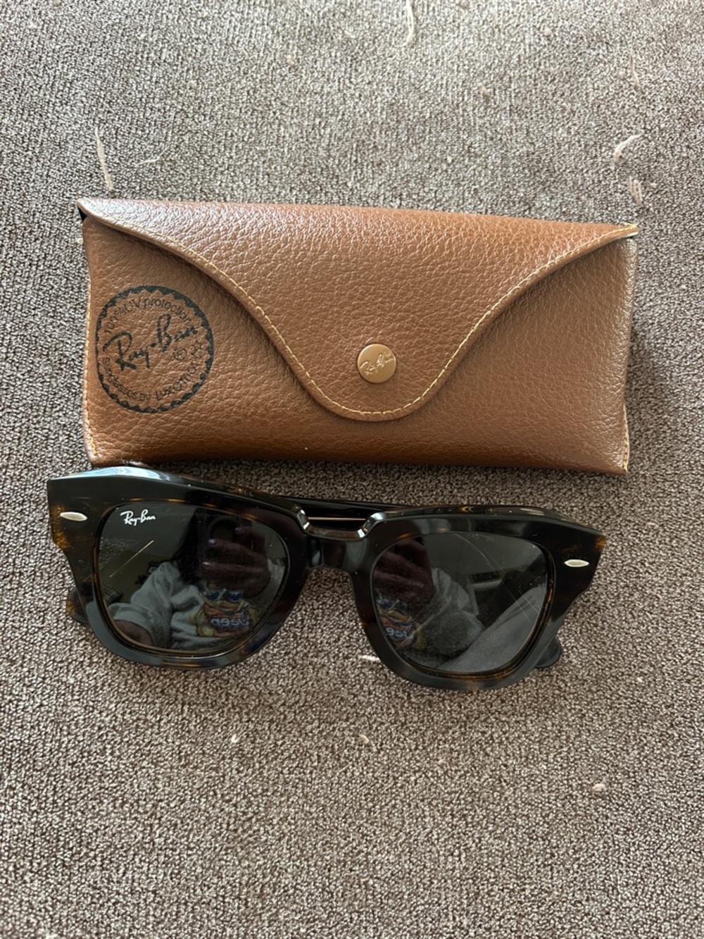 Ray-Ban Women’s  Black Tortoise Wayfarer Sunglasses with Black Brown Case